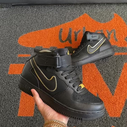 BOTA AF1 NEGRO X DORADO