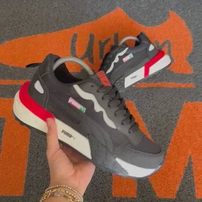 PUMA FUTURE NEGRO X ROJO